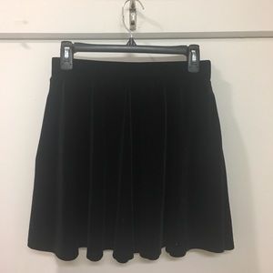 Hot Topic mini velvet skirt